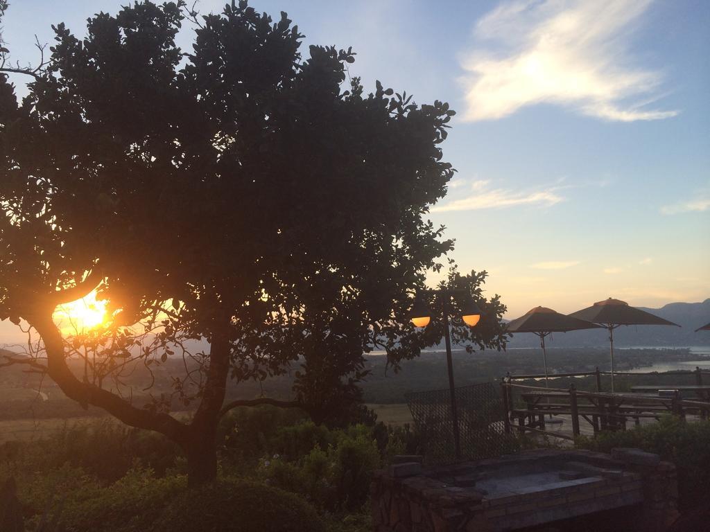 La Montagne Guest Lodge ฮาร์ทบีสบูร์ท ภายนอก รูปภาพ