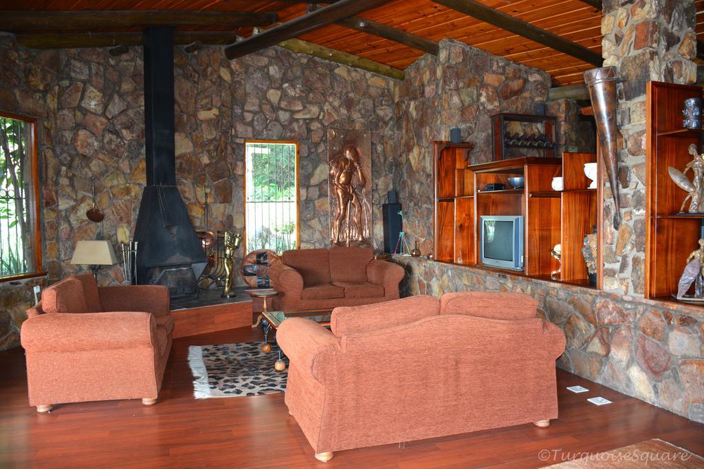 La Montagne Guest Lodge ฮาร์ทบีสบูร์ท ภายนอก รูปภาพ