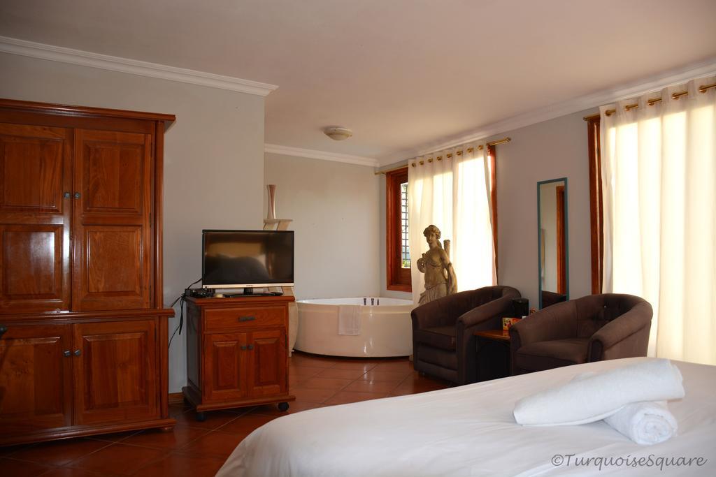 La Montagne Guest Lodge ฮาร์ทบีสบูร์ท ภายนอก รูปภาพ